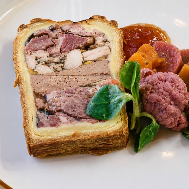 Pâté en croûte con encurtidos y confitura de naranja